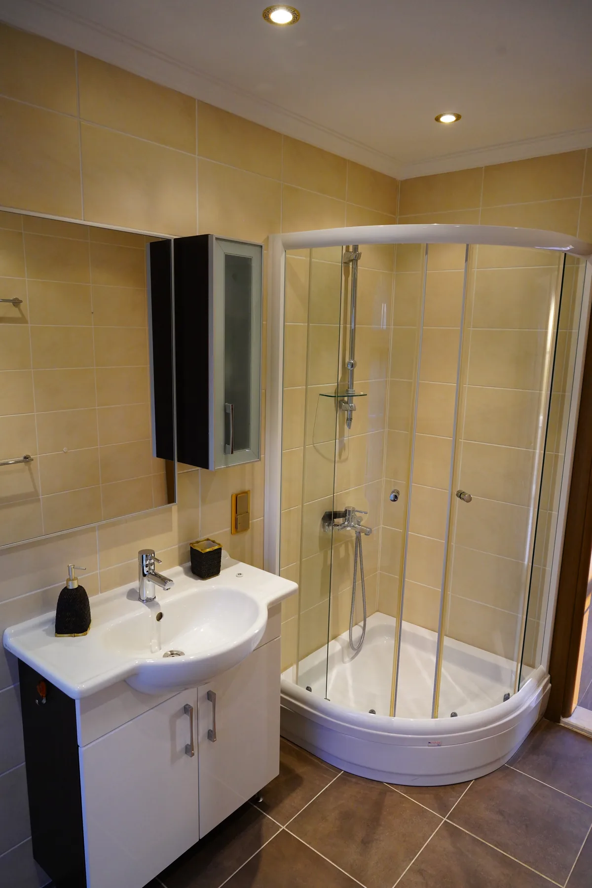 Badezimmer mit Dusche