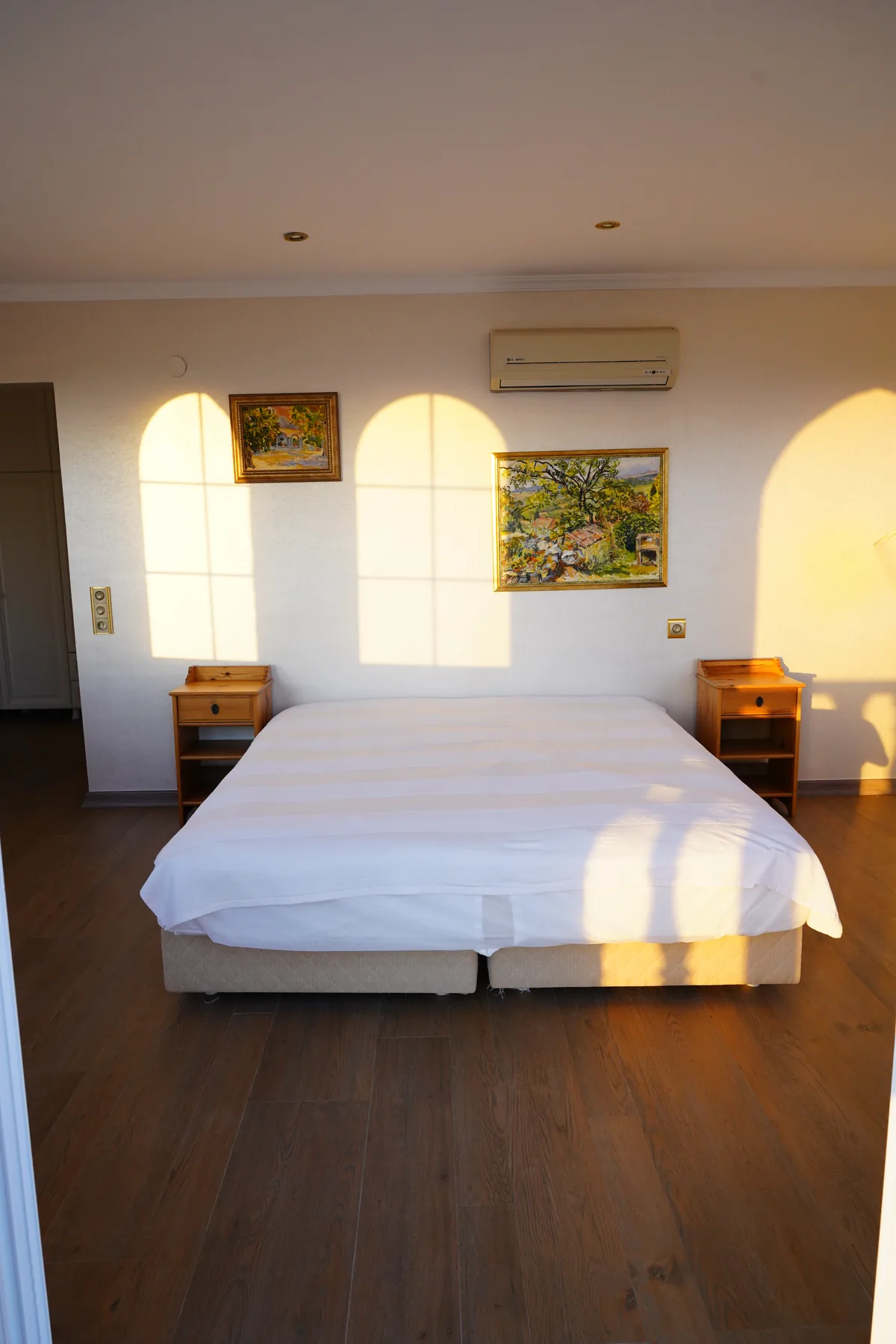 Schlafzimmer mit Doppelbett